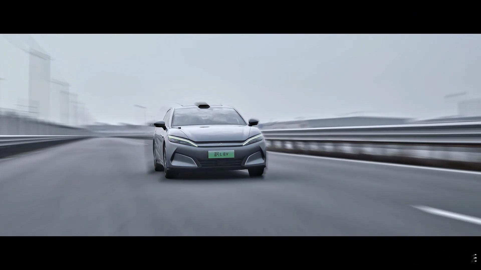 TVC里边，汉L EV零百加速2.7s，100-200km/h是4.7s，极速3