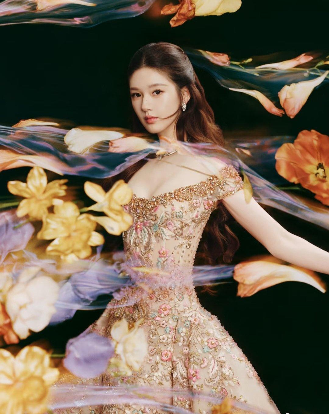 zls祖海高定压轴款 zls三位顶流花芭莎红毯都穿了黑色礼服

用最好的一面去面