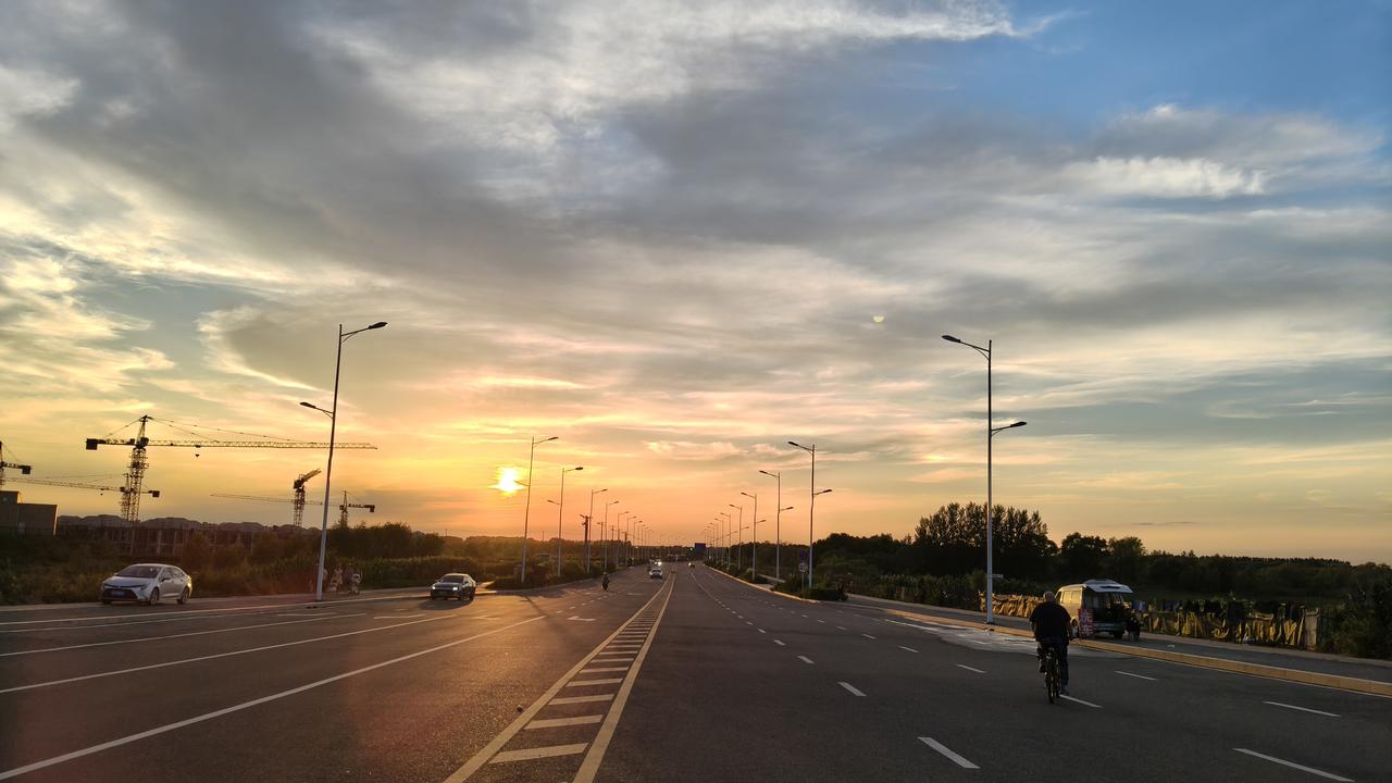 夏日生活打卡季今天哈尔滨挺应景，配合全国高温，今天也高达32℃，好在有点风，要么