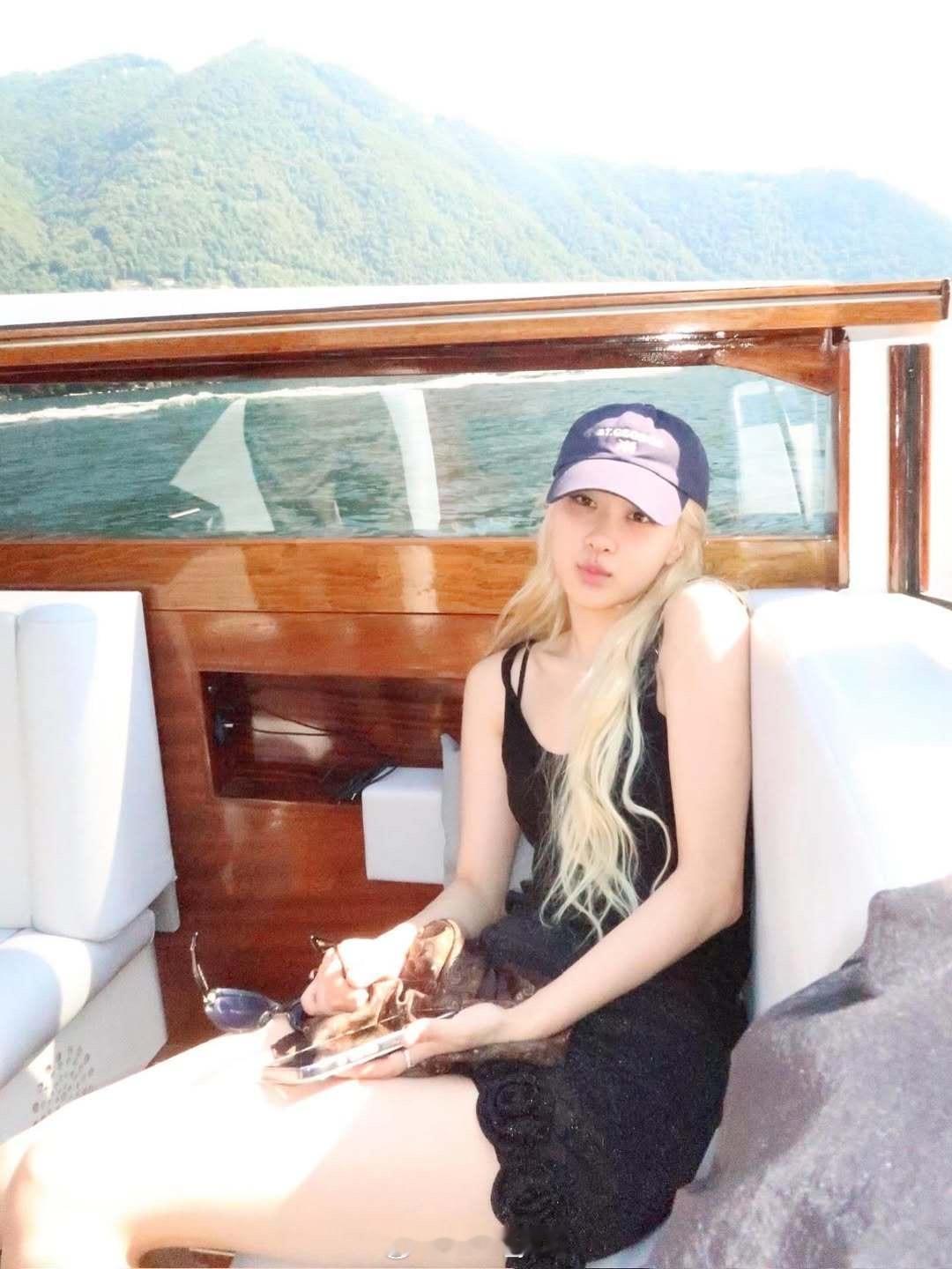朴彩英度假照 ​​​