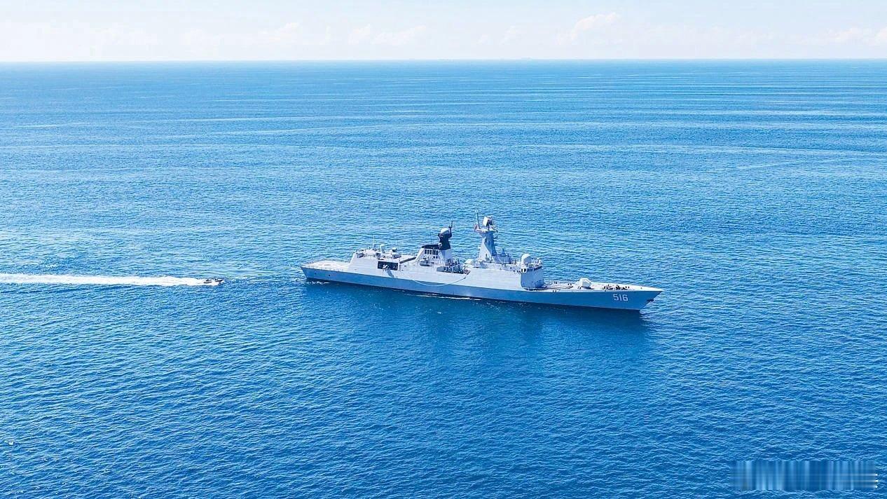 边关月[超话] 【强军早报 】军事早知道1、近日，陆军某旅开展飞行训练。2、近日