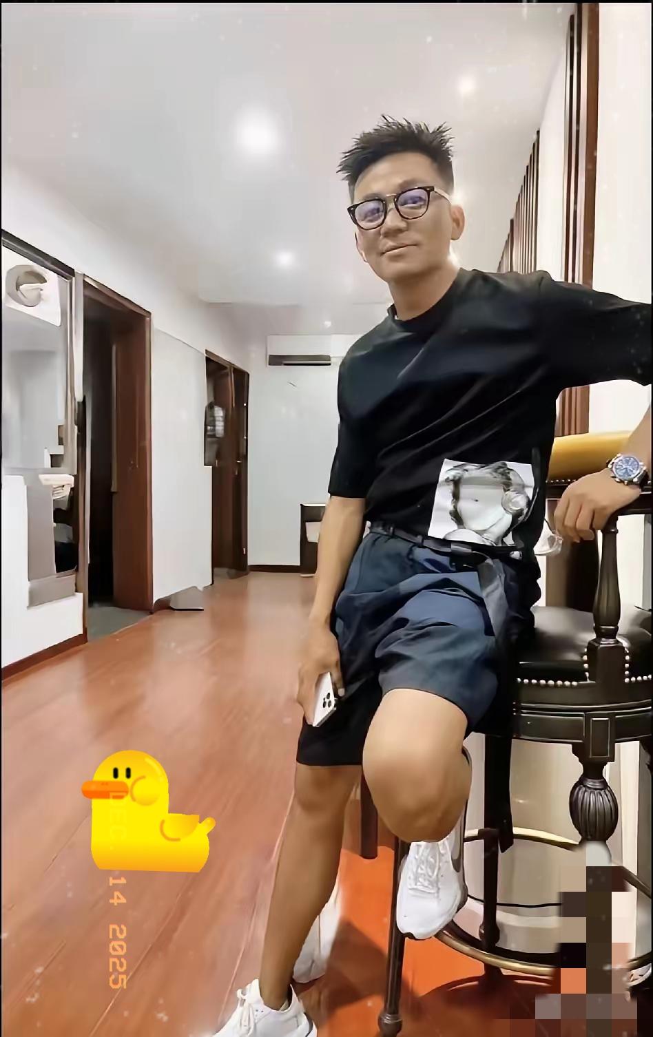 现在的王宝强，早不是马蓉能高攀得起的模样！褪去昔日的“傻气”标签，他活成了内娱逆