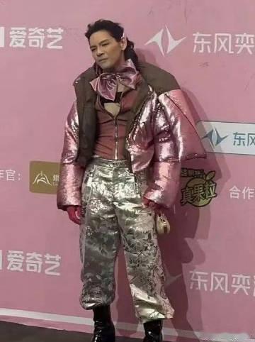 郭碧婷回应向佐穿搭郭碧婷对向佐的穿搭不知情被贴脸开大还能这么真诚回答，郭碧婷真的