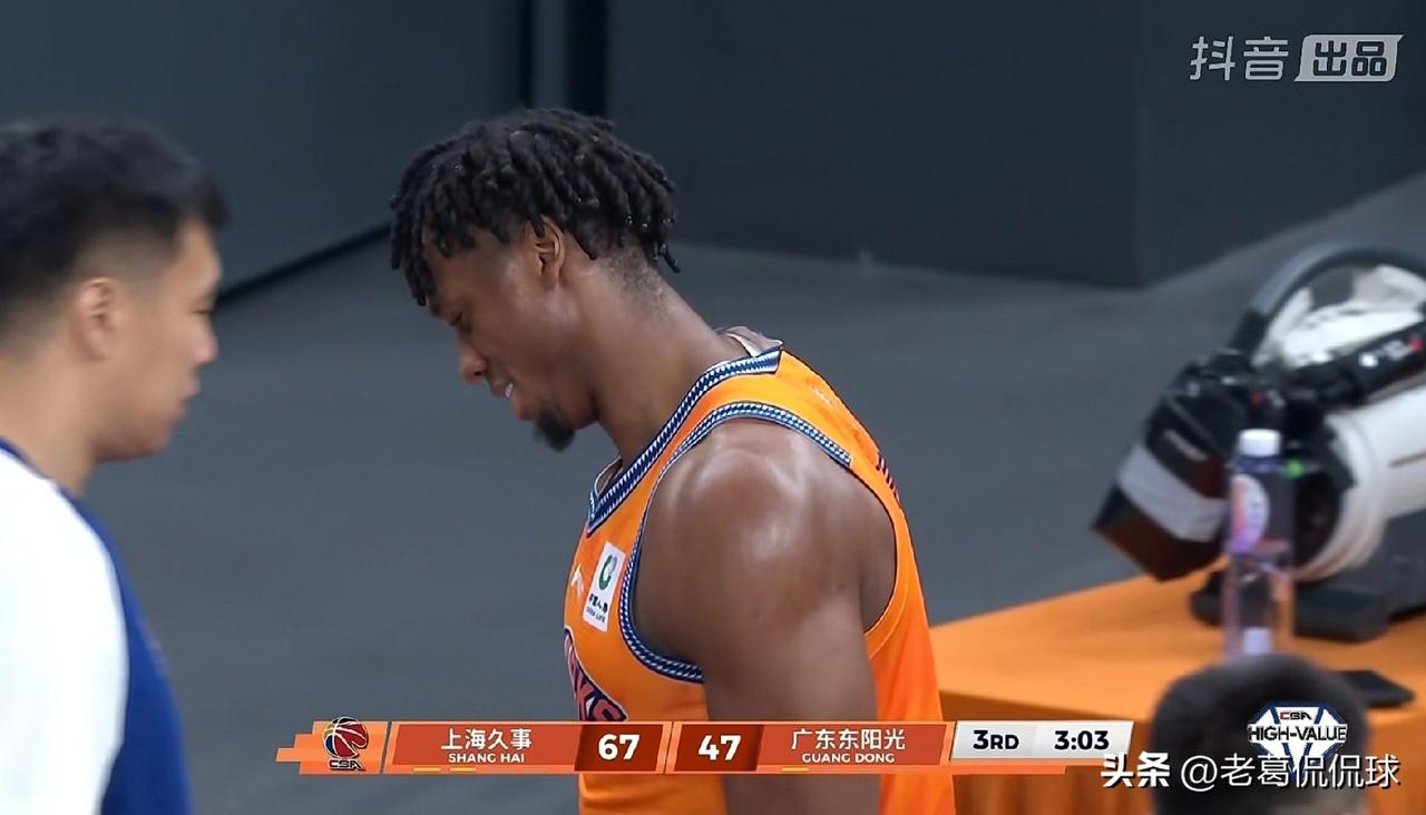上海久事外援怀特塞德真是一个篮板怪！在今天上海久事主场以97：81大胜广东东阳光