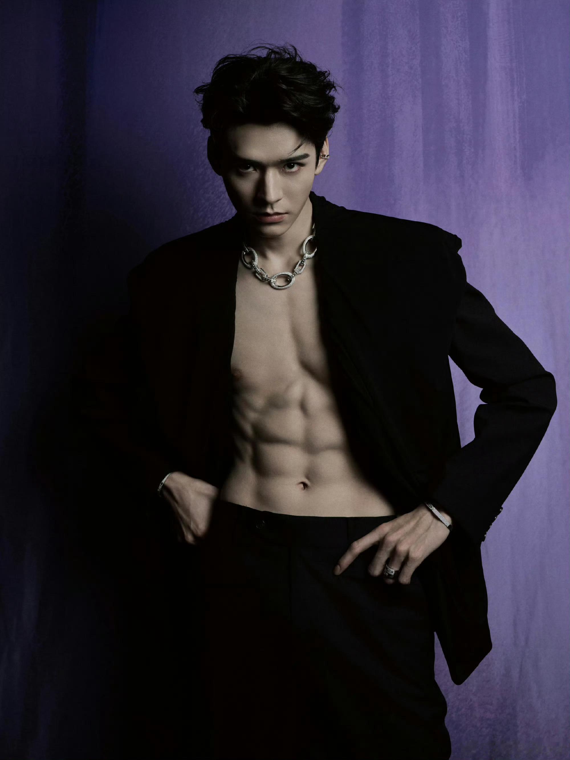 啊啊啊啊啊！！！看看咱们品到什么细糠了？！！该说不说娱乐圈这个身材还是少见的[d