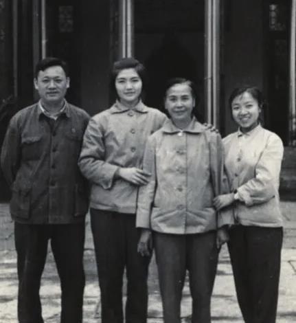 贺子珍去世后，上海提出丧事从简，贺家坚持她是中央直管干部应有相应待遇吗？
198