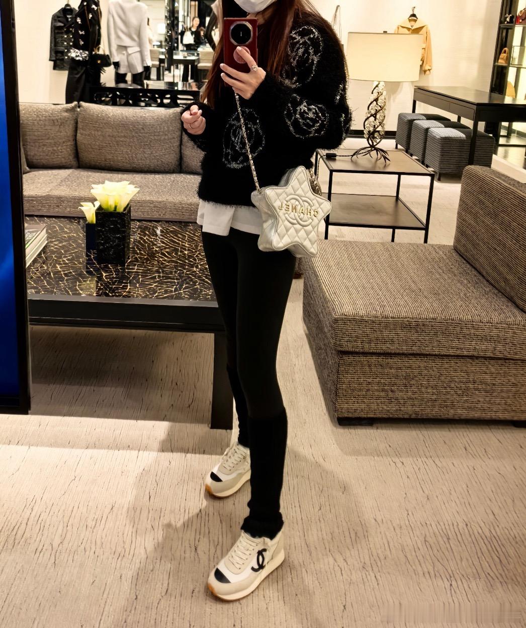 CHANEL香奈儿运动老爹鞋鞋‬潮人士必入款，经典双C标识高‮吸调‬睛，黑白配永