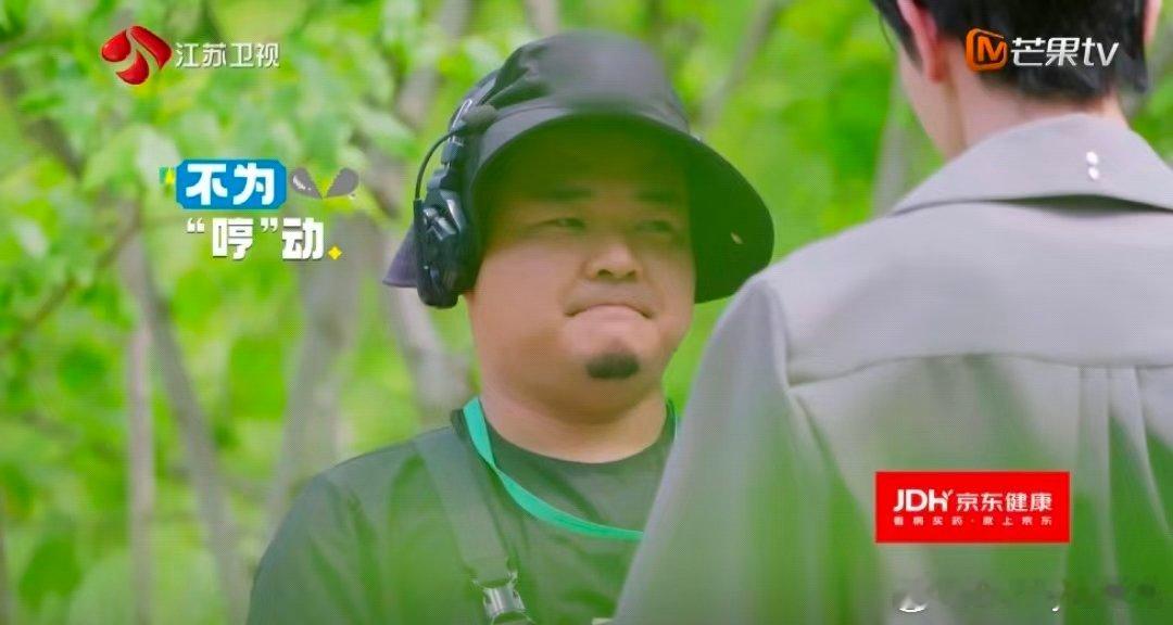 夏之光挤眉弄眼不如陈妍希一句话 喜剧氛围感拉满！使劲挤眉弄眼的夏之光屡屡失败，怎