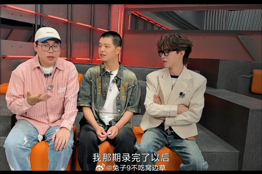 吕严一天胖六斤天才厨人 吕严的体重变化曲线：生病向下，录节目向上。一天六斤的涨幅