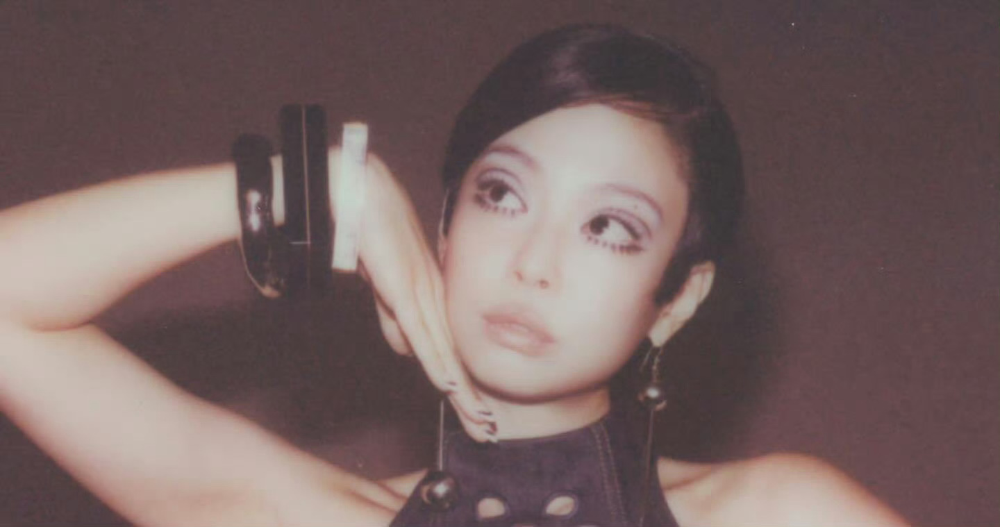 复古时髦的Jennie拍摄V Magazine 母版花絮~ 