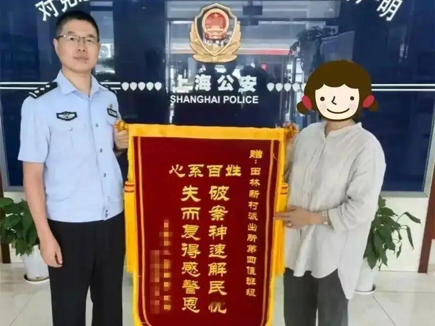 【误将50万元黄金首饰扔进垃圾房！后续是……】女儿帮母亲大扫除，竟误将价值50万