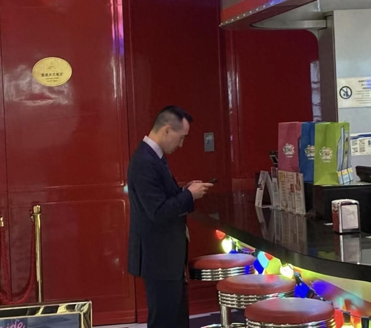 何猷龙商场买快餐保镖成排，这波操作是低调还是“壕”无人性？
赌王家族又爆猛料！二