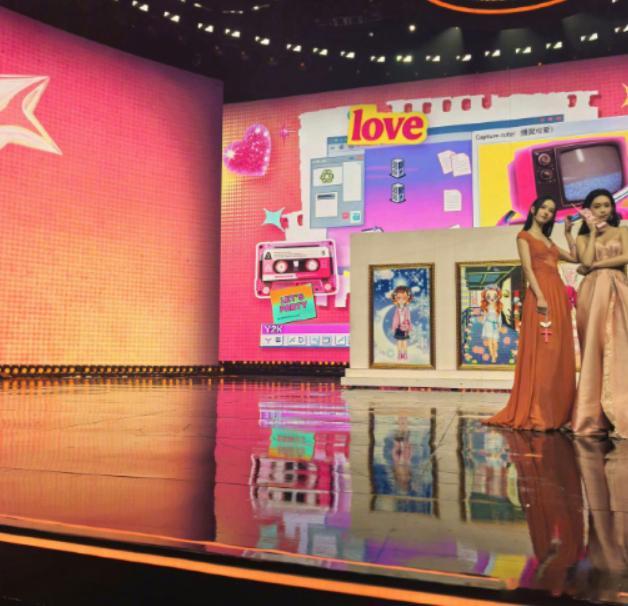 怪不得这张照片沈腾不发邓超也不发腾：你瞧我这眼神 拍两张都没给你拍进去...太好