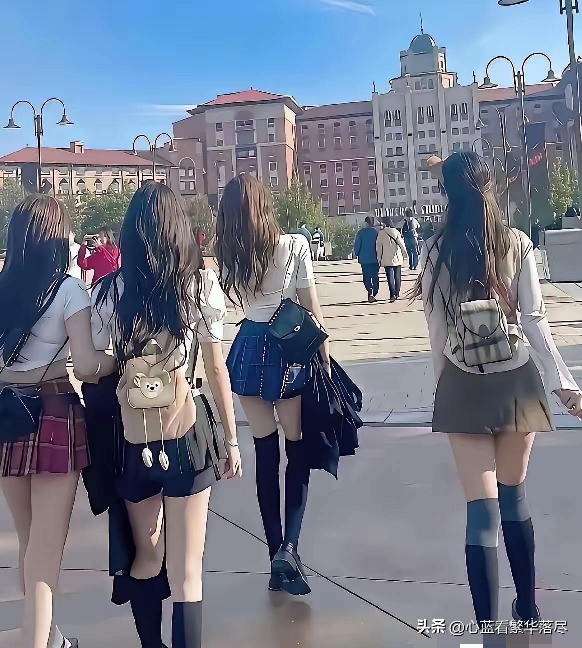 真是羡慕现在的女大学生，可以随意的穿着超短裙去学校上课，记得我上学的时候，每当夏