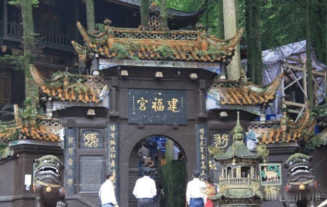 周末来了，今天说说建福宫和芮成钢。
    建福宫，不是福建宫。它是故宫博物院未