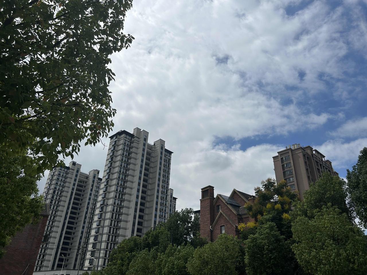 先做一道减法：留出“救命钱”
拿出1万元放在货币基金（余额宝/零钱通/朝朝宝），