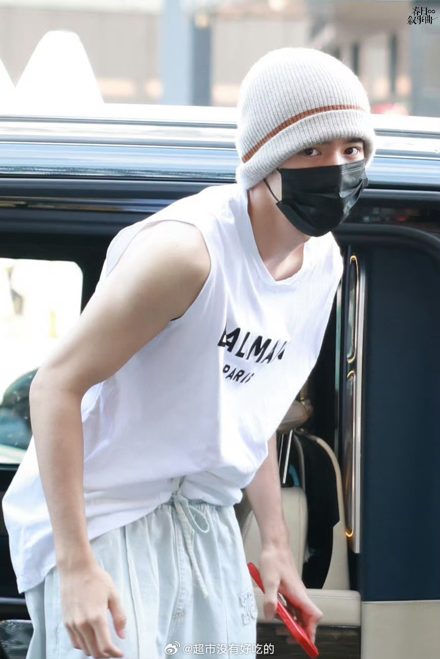 陈哲远今日进妆上班路透，真好看‍陈哲远英寡 ​​​