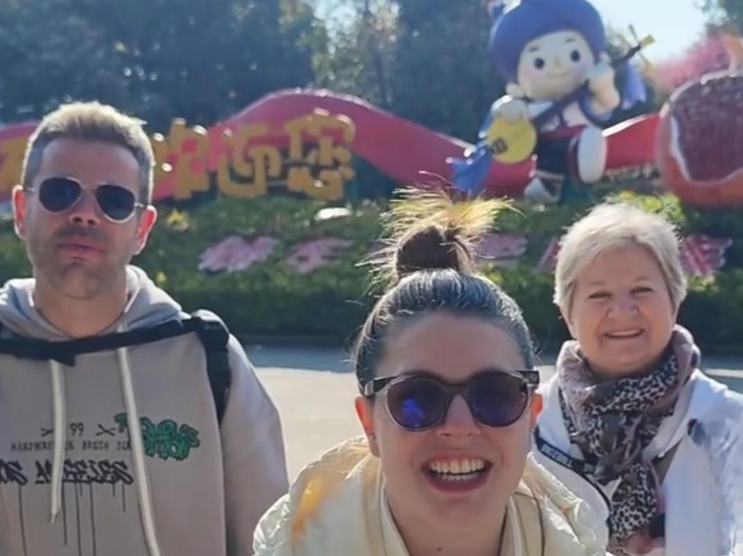 🔥博主带意大利家人逛云南石林，老外全程看呆！2.7亿年喀斯特奇观，石峰如剑直插