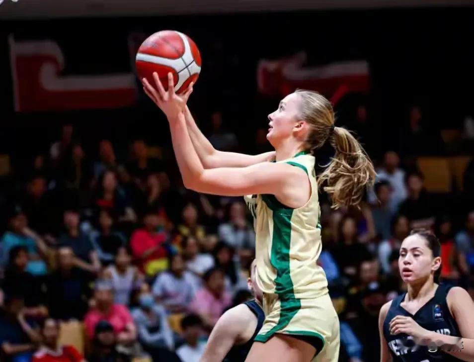 u16女篮亚洲杯决赛在两支非亚洲国家间展开实属滑稽和可悲。
最终还是澳大利亚u1