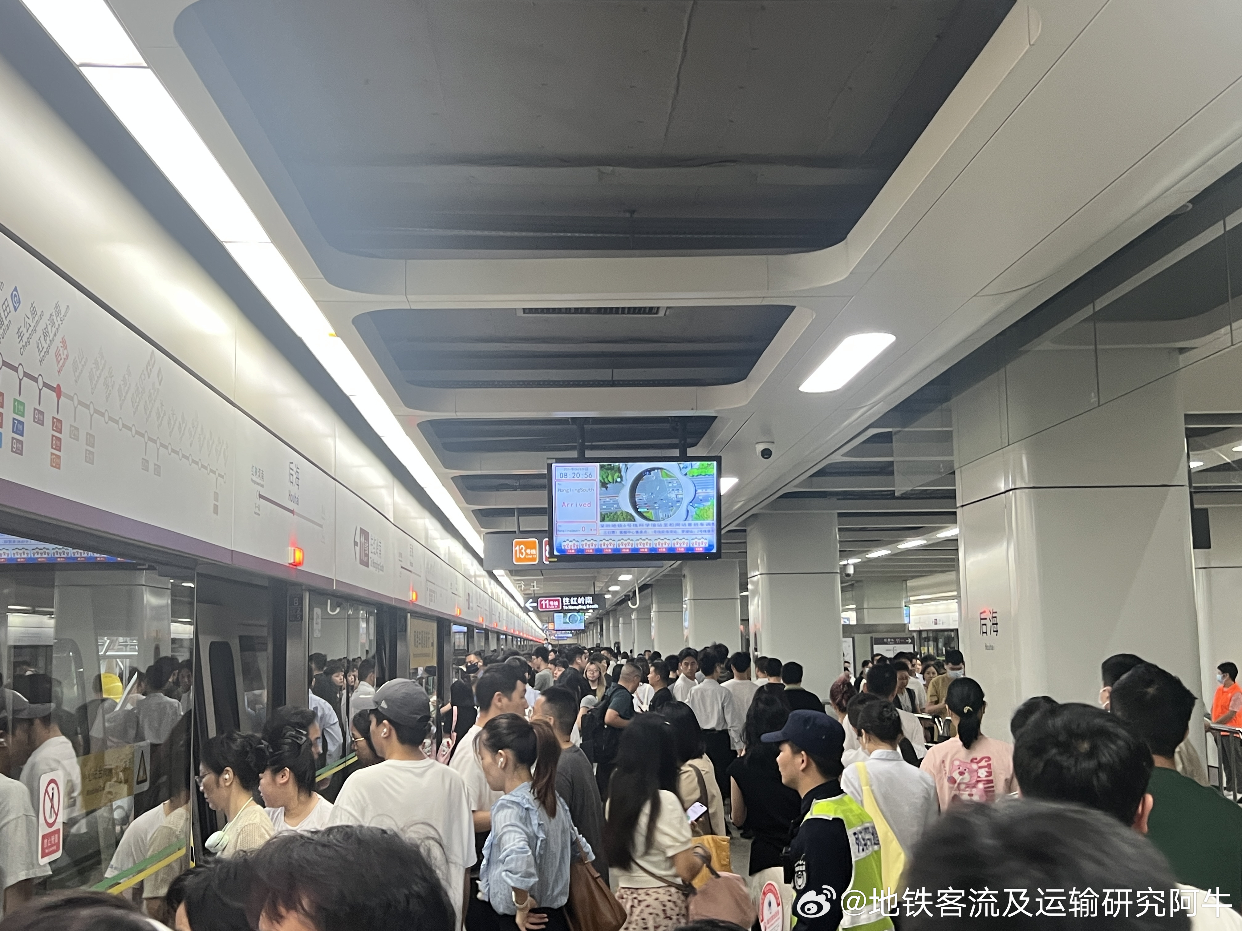 【深圳地铁 后海站】网友：2026年6月9日（周二，阴雨）8:20，深圳地铁11