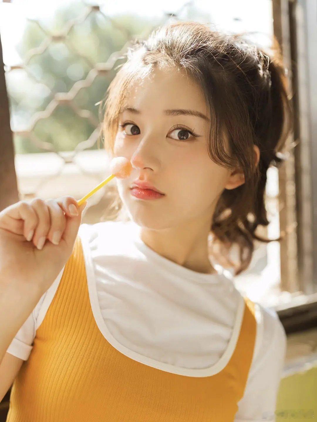 赵露思这样改妆一下，是不是比以前好点了？ ​​​