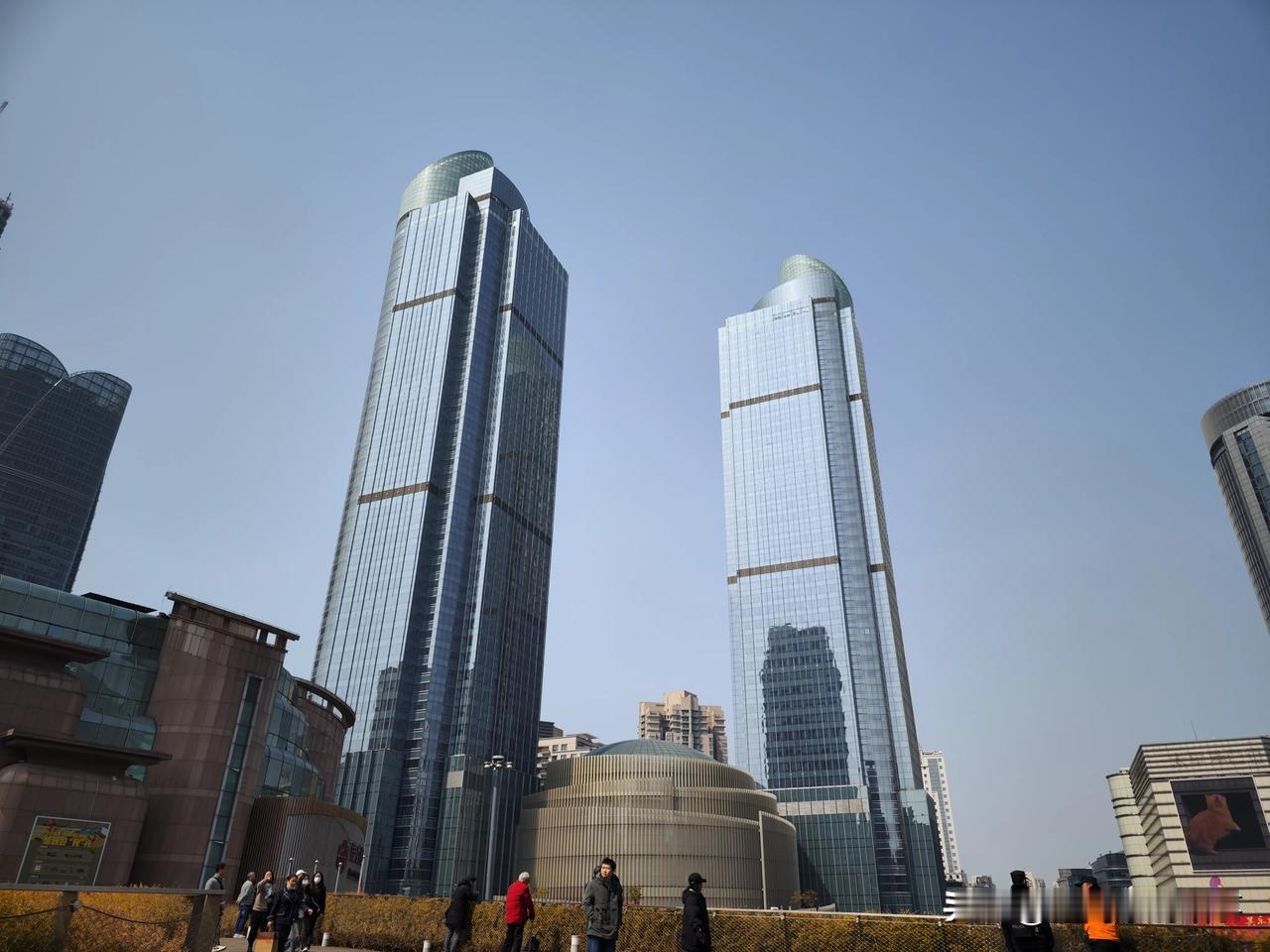 三月二的上海徐汇区，艳阳高照！#晒城市的风景#