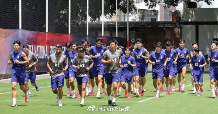 搬运足球情报，给足球爱好者们提供帮助墨西哥VS韩国1韩国主帅洪明甫按照惯例出席了
