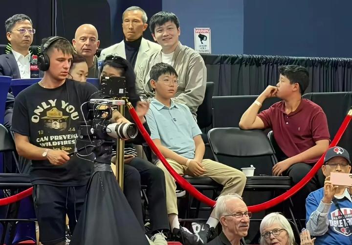 樊振东妥妥的人生赢家！
德甲赛季完美收官，19战17胜拿下杯赛MVP，告别发言温