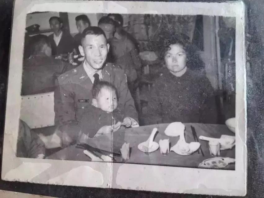 [太阳]1979年的一天，台湾女孩易若莲，无意中发现了父亲一个隐瞒了30多年的大