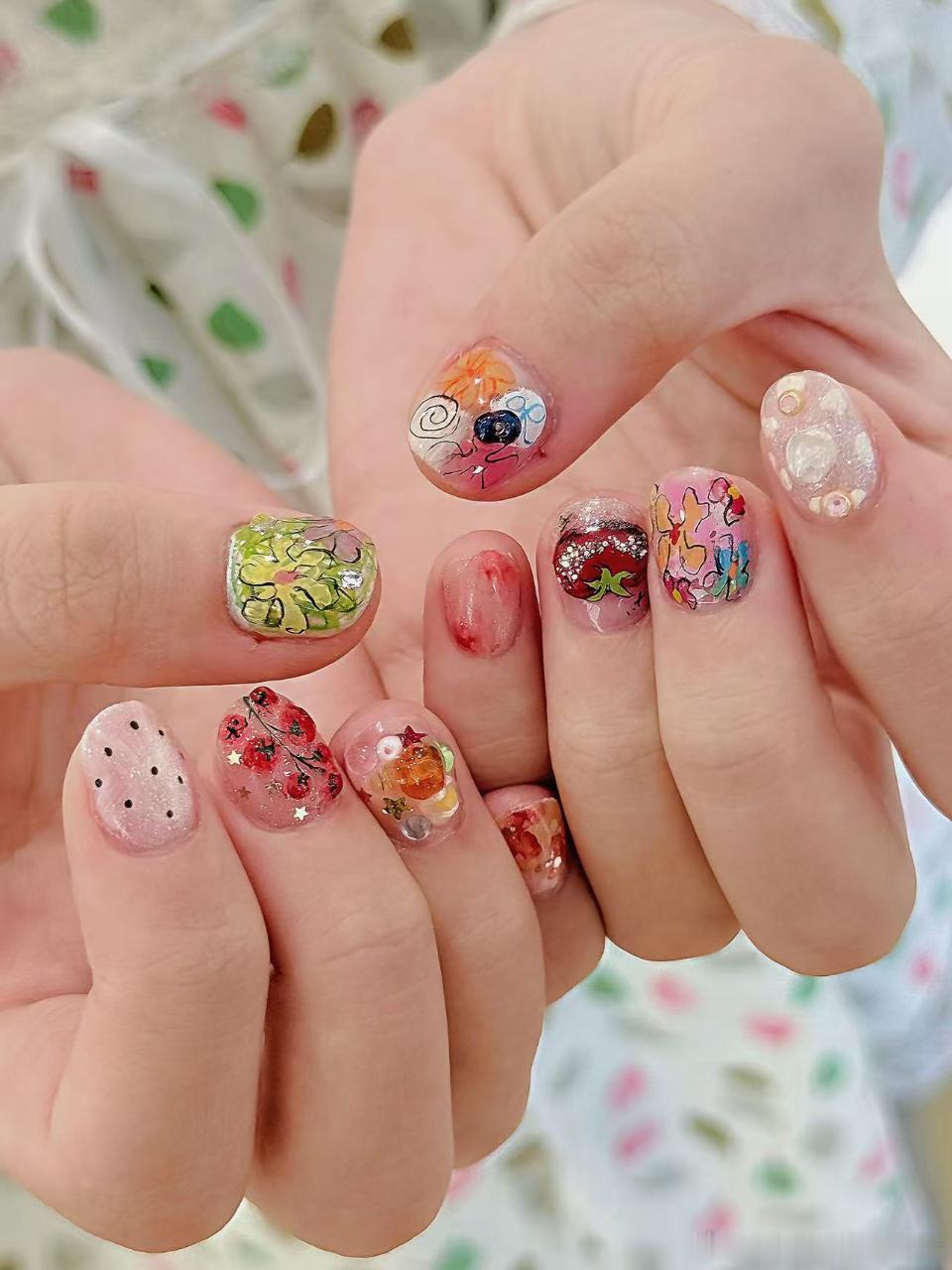 【💅🏻34187】坐标成都，特别擅长手绘涂鸦风格的美甲店 