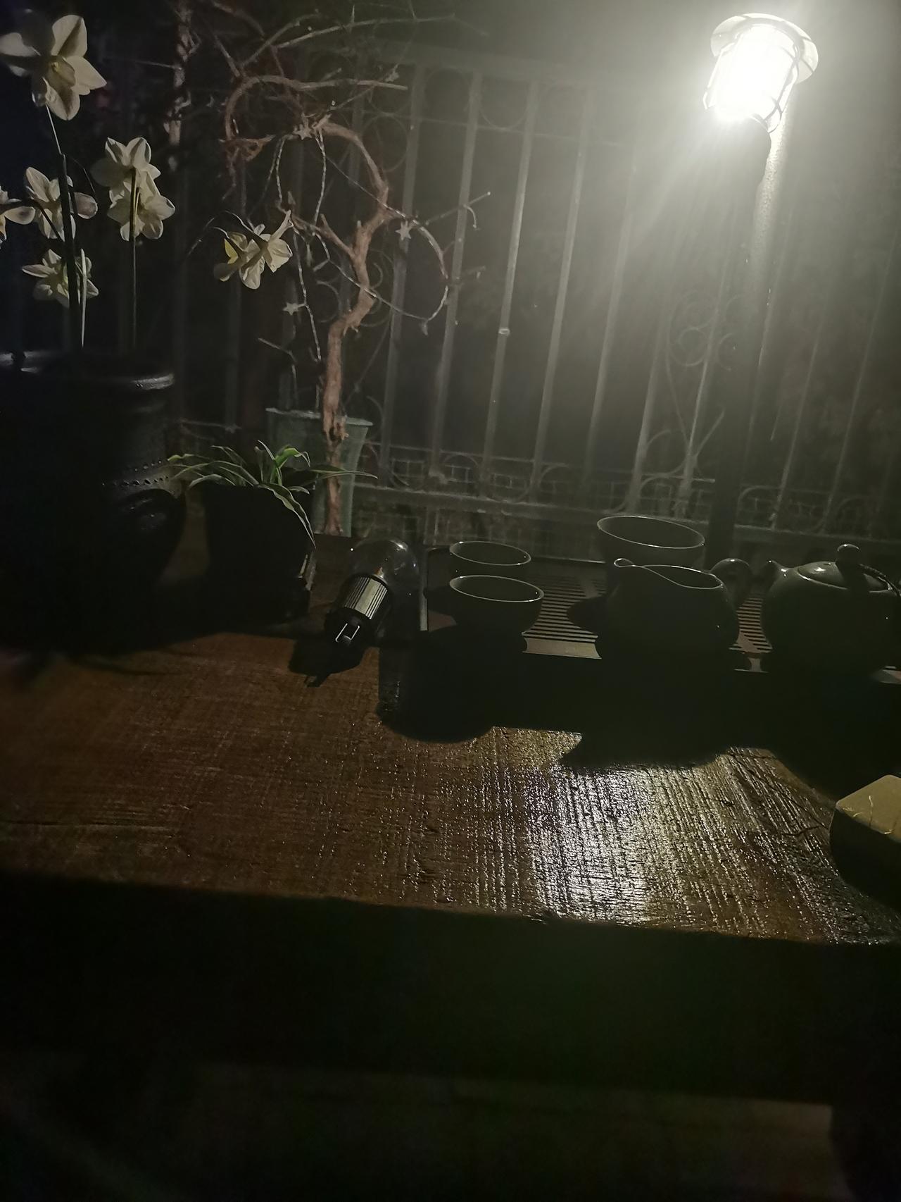 心情不好的时候就走三万步。

    无论做什么得要动起来，一停下来就会掉到现实