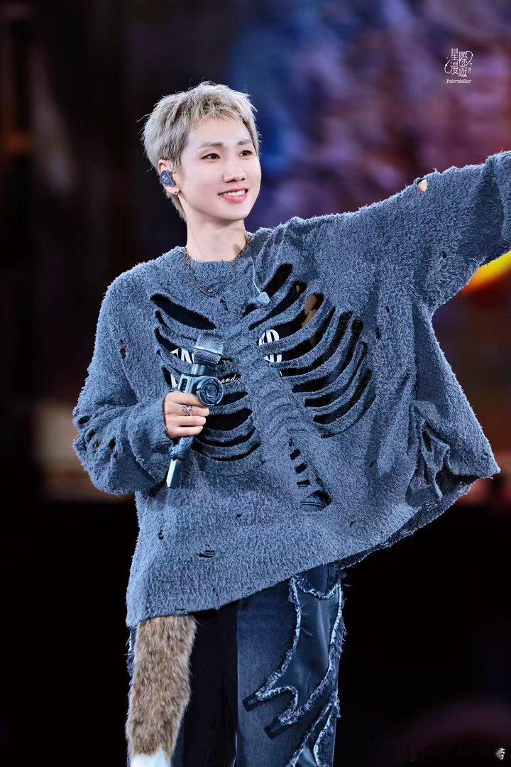 汪苏泷准备的梗连自己都想笑汪苏泷全身细胞都在想逗你笑 汪苏泷你真的太好笑了！包袱