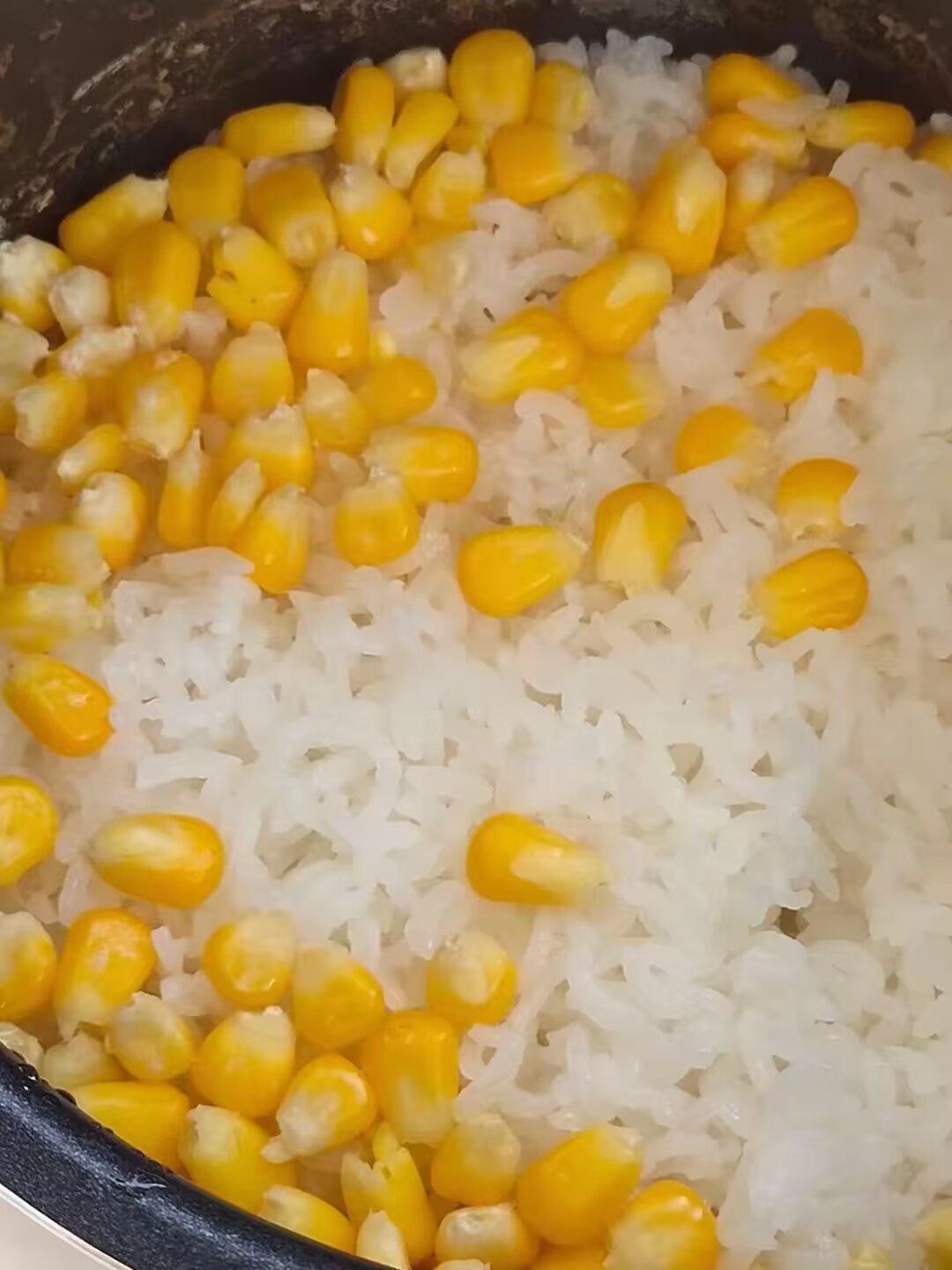 玉米与米饭的完美融合，香甜可口！