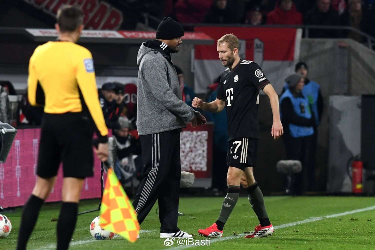 丸辣，莱默左小腿肌肉纤维撕裂，又是2到3周的节奏，这下又没有右后卫了…… 