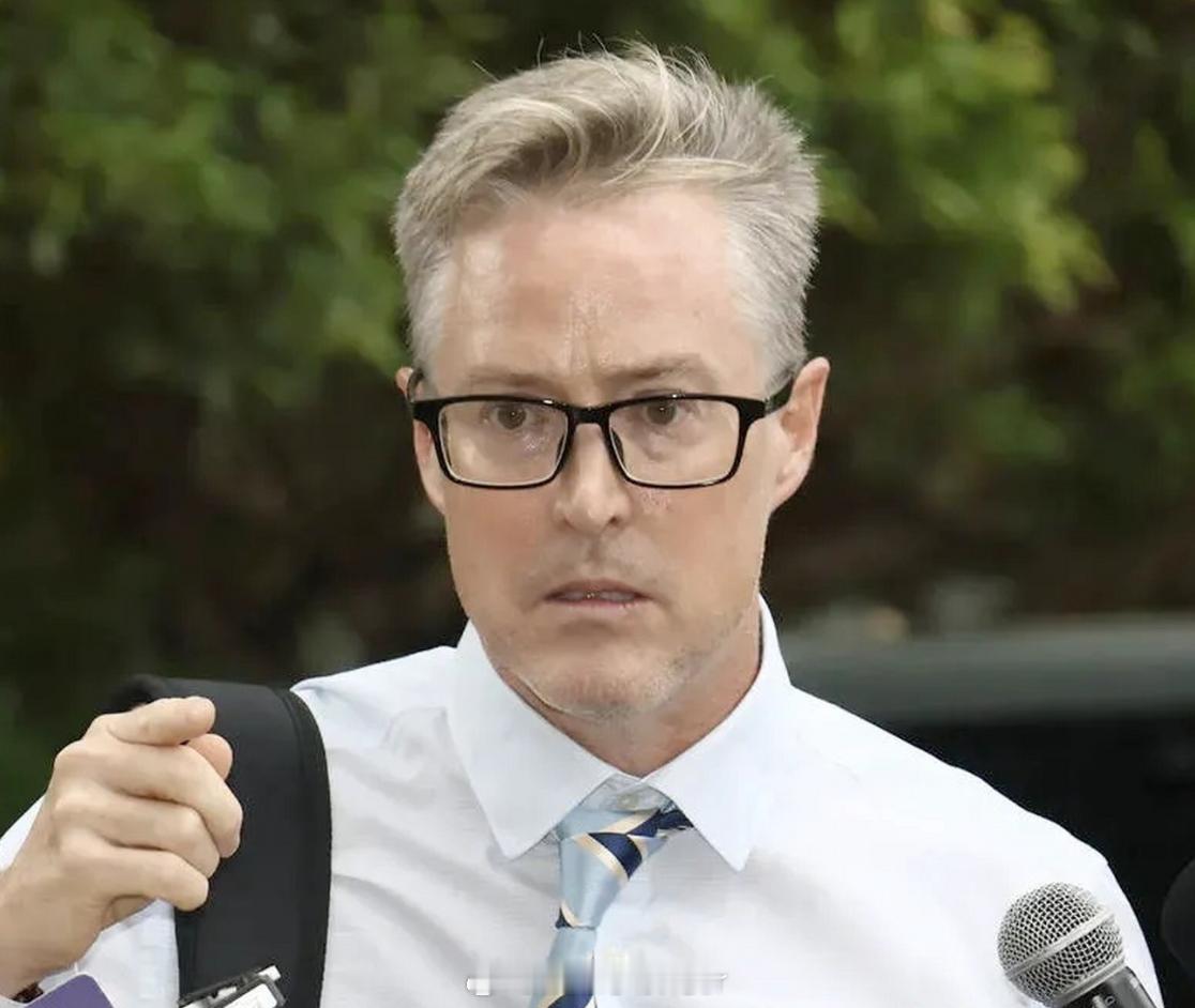 夏克立回应葛斯齐爆料 8日，狗仔葛斯齐曝光夏克立和多名女性的聊天记录，怒斥他PU