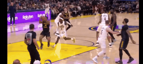 中国功夫！施罗德腾空飞腿被判恶意犯规
今天骑士在客场挑战勇士，最终以118-11