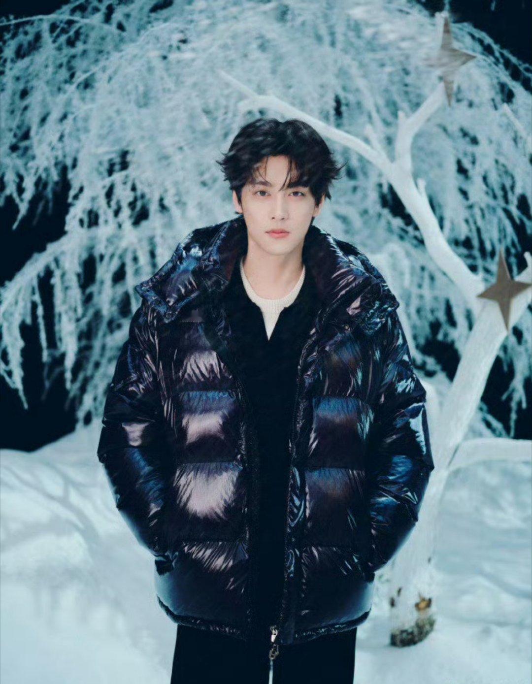 田栩宁冬日男友look田栩宁冬日男友look鲨疯了！软糯毛衣搭利落围巾，眉眼带笑