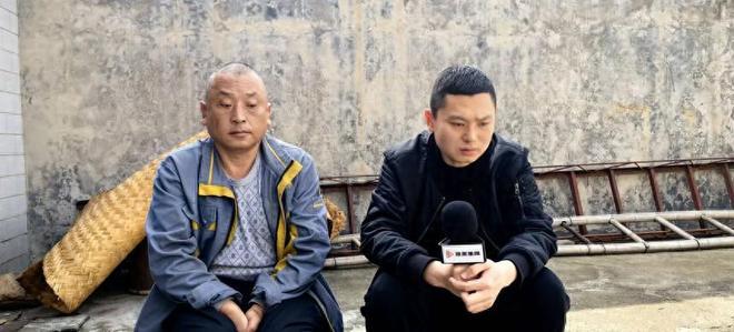 河北赞皇，男子发现文化程度不高、很少使用文字和自己聊天的母亲独自回老家后，便一直