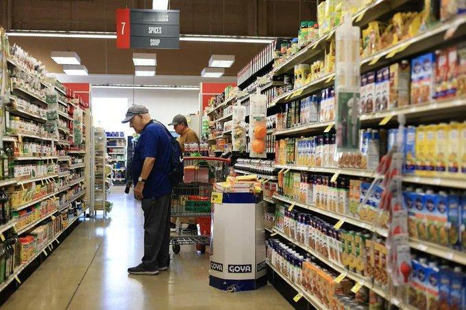 美国消费者信心指数暴跌至历史新低！

密歇根大学4月10日发布的初步数据显示，2