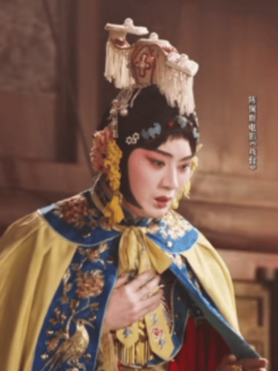 戏台一曲唱响五千年美学 《戏台》里霸王虞姬扮相惊艳，锣鼓声中藏着老祖宗的审美。侯