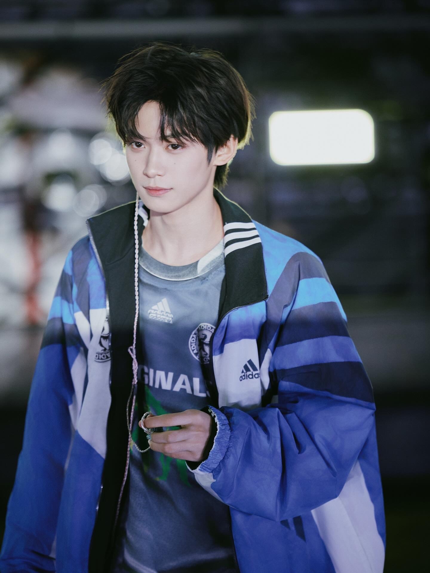 瑞鹤娱乐ins更新📸今晚与音乐邂逅～梓渝 三张照片美貌呈现，期待今晚的舞台～ 