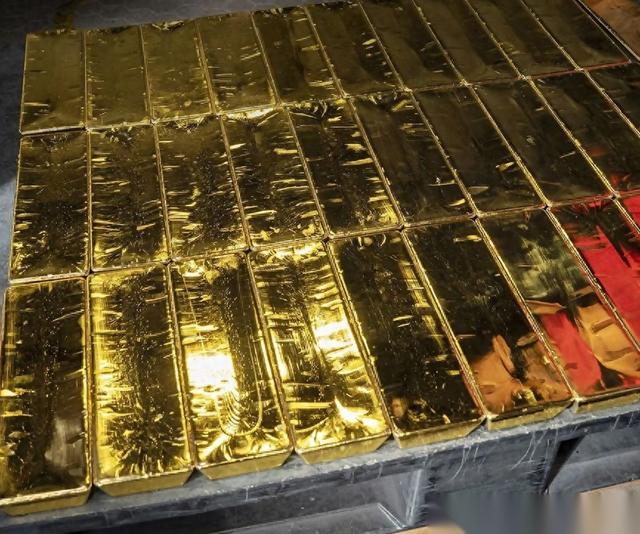 委内瑞拉国有矿业公司刚跟托克集团签了协议，要往美国运1000公斤黄金。很多人觉得