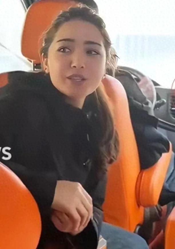 新疆导游为台湾同胞介绍天山胜利隧道时说：因为人民需要这样一条好走的路，祖国可以让