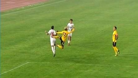 看见处罚通报刷屏那一刻，球场不止有比分，还有秩序的脸。
中足联给出两单：丁海峰背