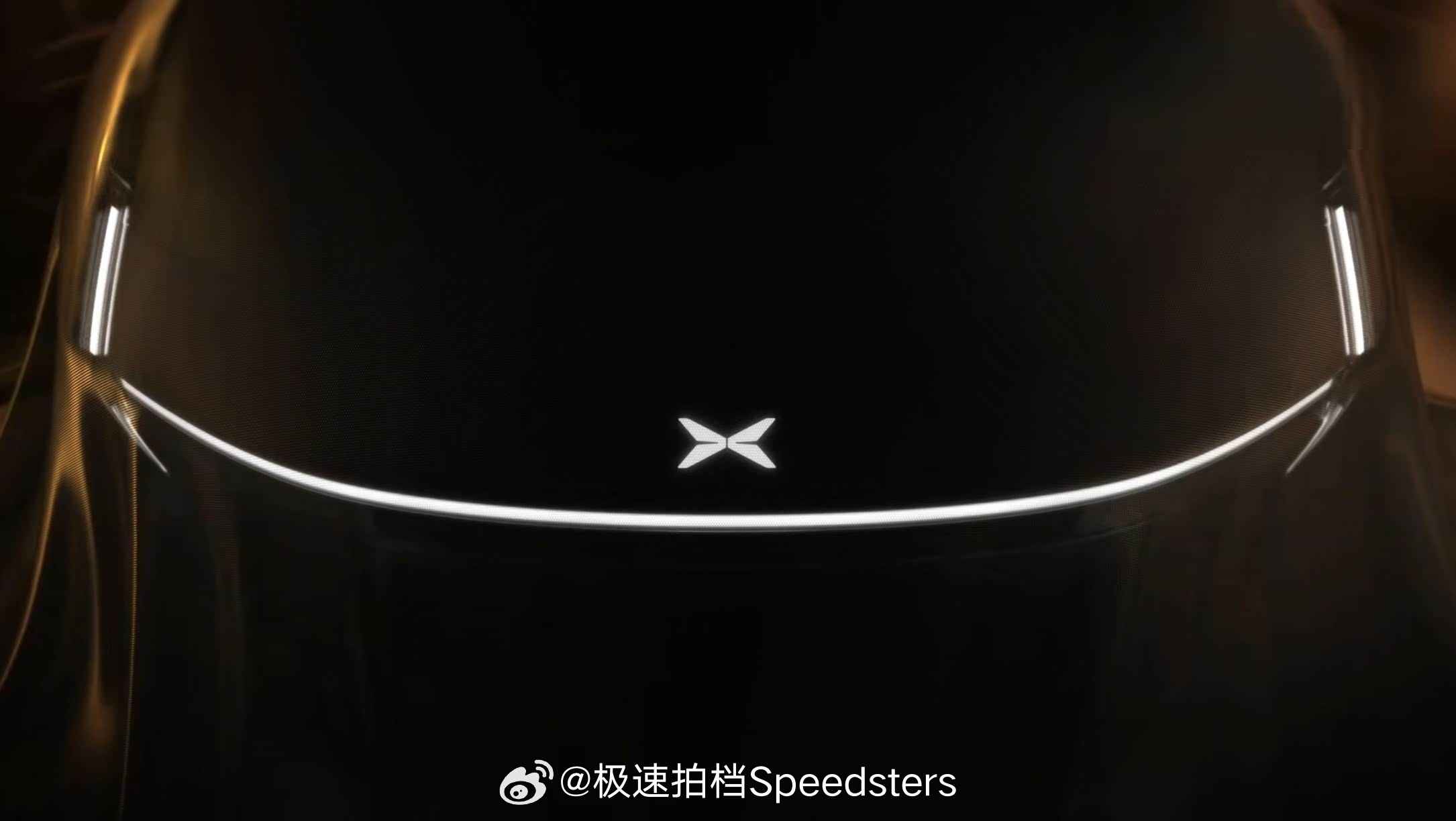 全新小鹏P7预告图，这外观设计很突破啊[666]从侧面看，溜背造型依旧有轿跑风格