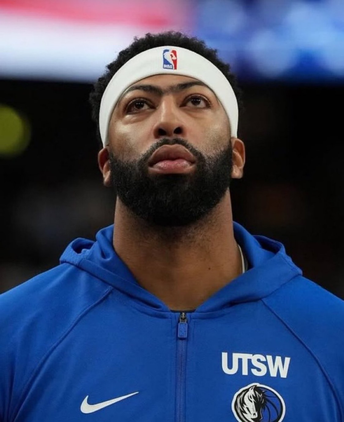 BannedMacMahon报道，独行侠队希望达成协议，将安东尼·戴维斯送至老鹰