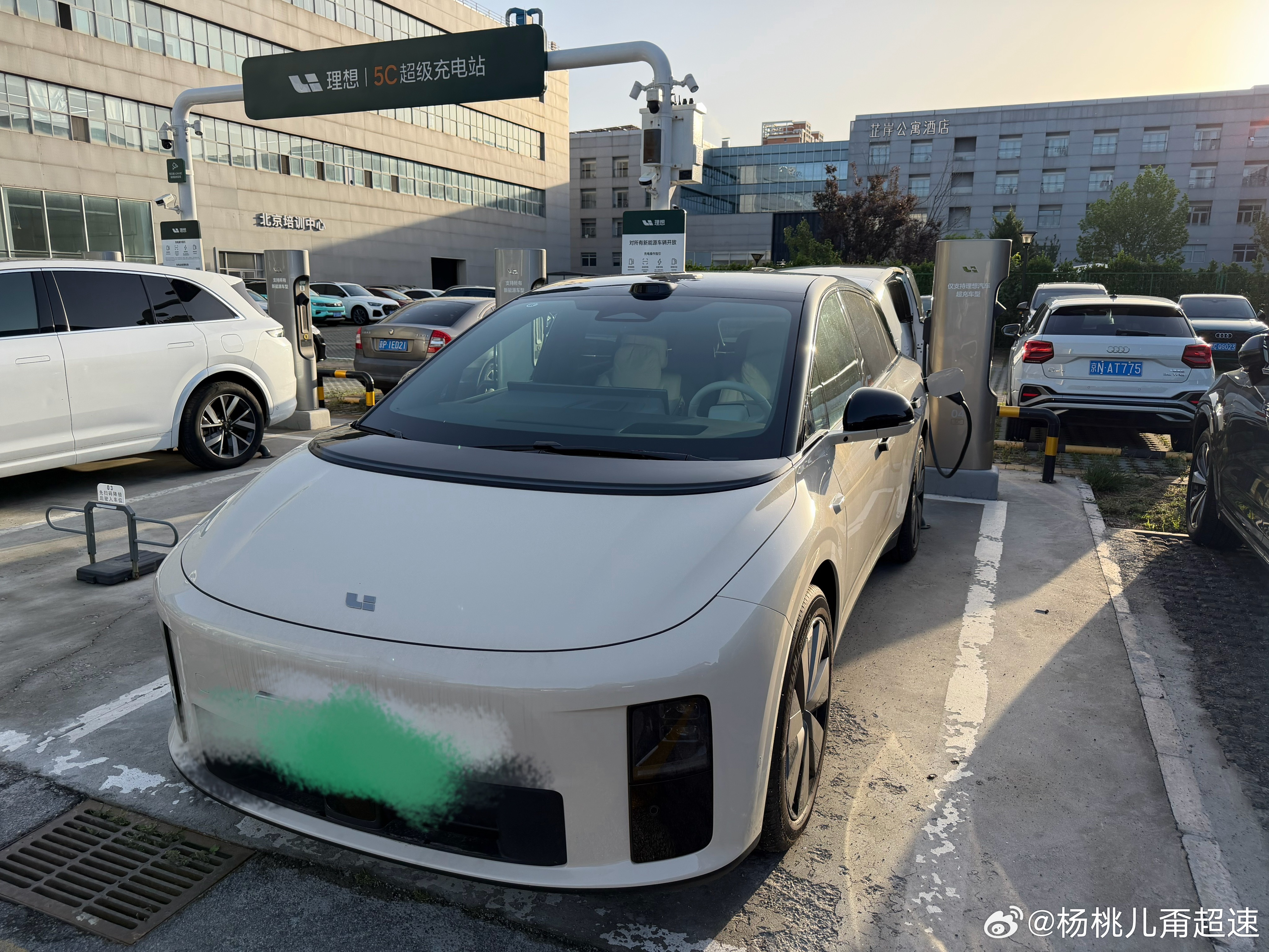 不太理解啊如果充电慢  人离开可以  最起码留个电话吧现在是车没人 没电话 充满