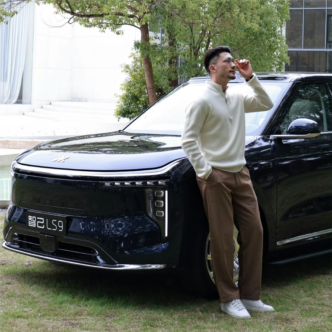 【上市权益价 32.28 万元起、搭载恒星超级增程系统，智己 LS9 大六座 S