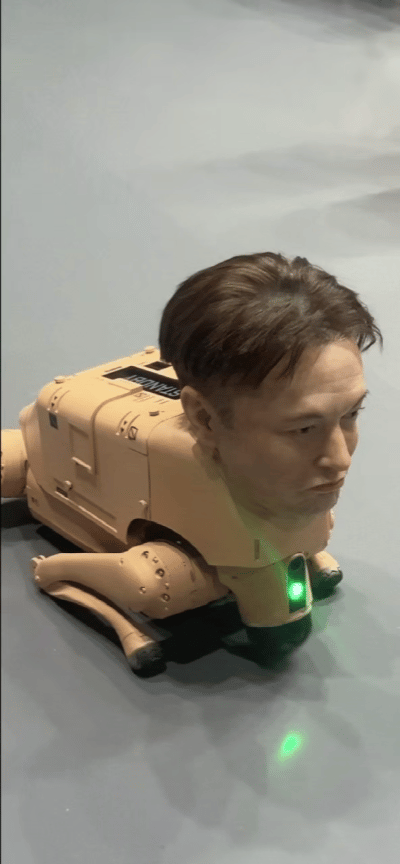 这里的每一张脸都眼熟，马斯克、贝佐斯、扎克伯格等，都是大佬的脸，相似度可以说能到