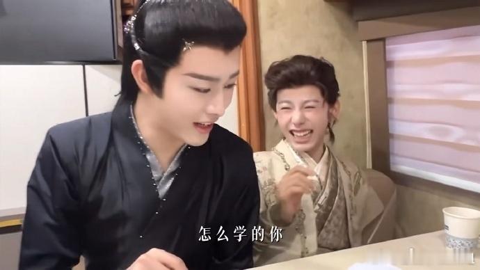 #田嘉瑞[超话]##田嘉瑞 流水的剧组铁打的家教#田嘉瑞在剧组中不仅忙着演戏，还